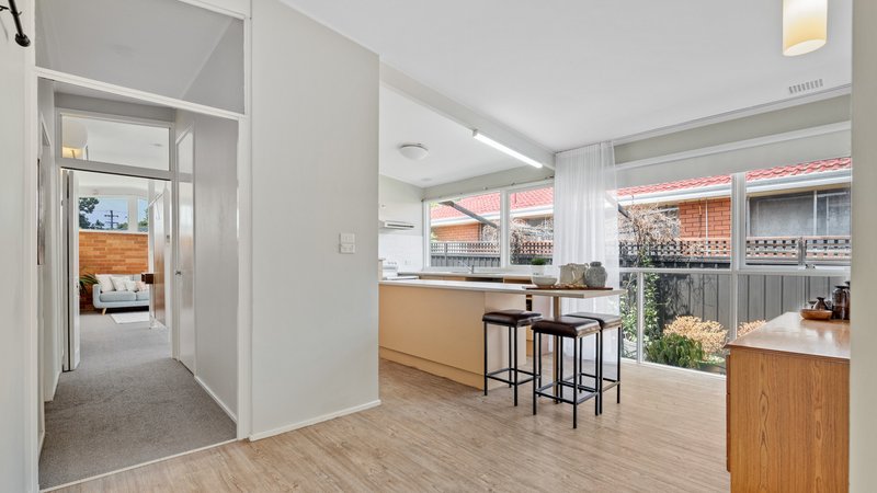 Photo - 8 Gloucester Street, Macquarie Fields NSW 2564 - Image 4