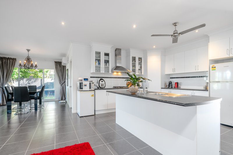 Photo - 8 Goldberg Close, White Rock QLD 4868 - Image 6
