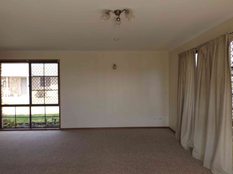 Photo - 8 Golf Links Avenue, Warwick QLD 4370 - Image 2