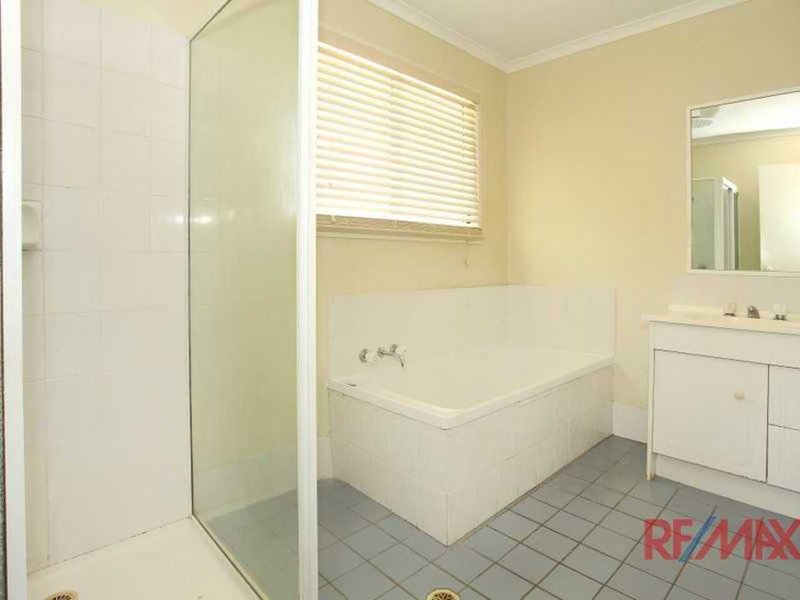 Photo - 8 Gooding Drive, Merrimac QLD 4226 - Image 7