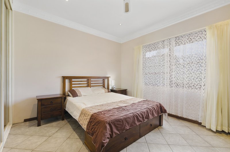 Photo - 8 Gordon Cres , Lake Heights NSW 2502 - Image 7