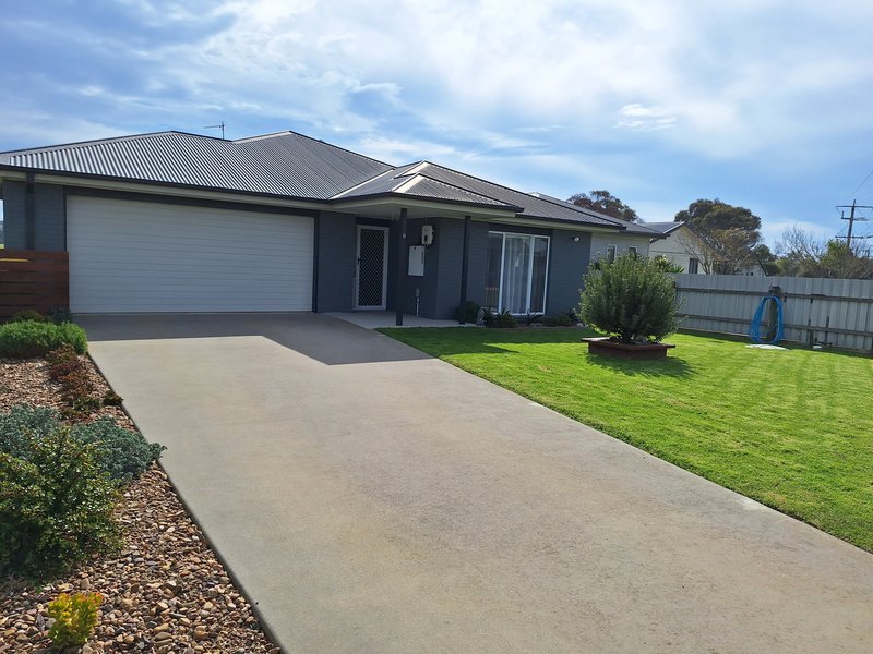 8 Government Road, Seaspray VIC 3851