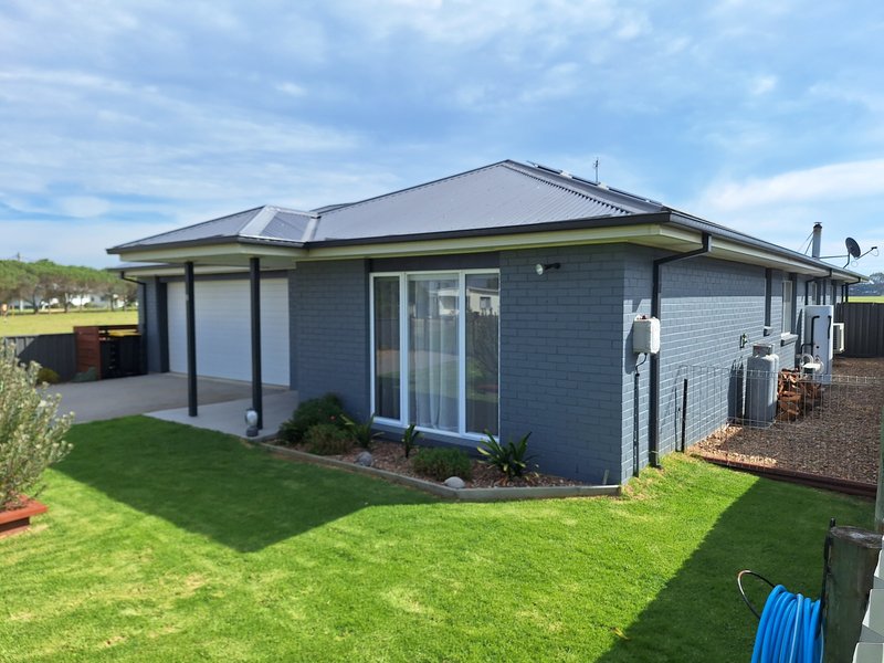 Photo - 8 Government Road, Seaspray VIC 3851 - Image 2