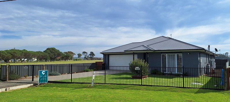 Photo - 8 Government Road, Seaspray VIC 3851 - Image 3