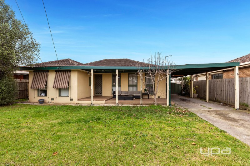 Photo - 8 Graceburn Grove, St Albans VIC 3021 - Image 2