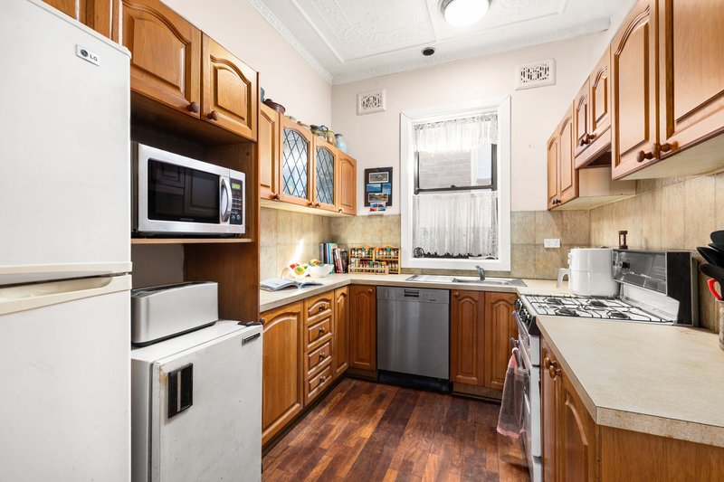 Photo - 8 Graham Avenue, Marrickville NSW 2204 - Image 4