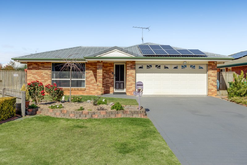 Photo - 8 Grant Close, Middle Ridge QLD 4350 - Image 1