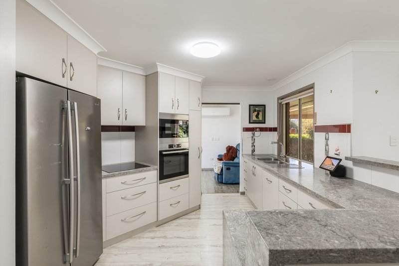 Photo - 8 Grant Close, Middle Ridge QLD 4350 - Image 4