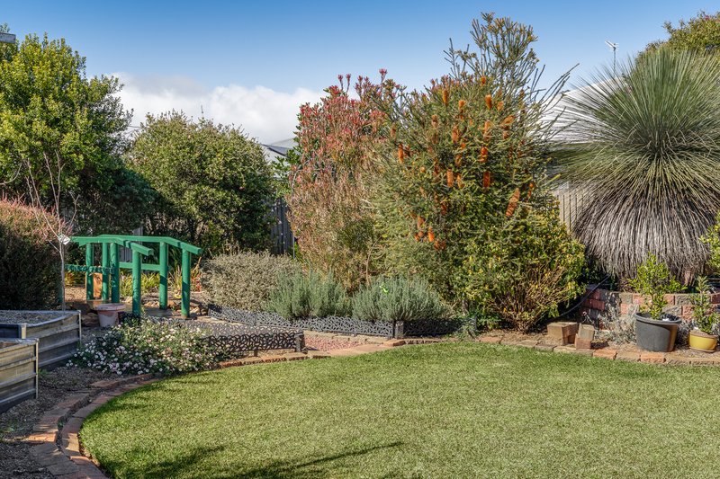 Photo - 8 Grant Close, Middle Ridge QLD 4350 - Image 13