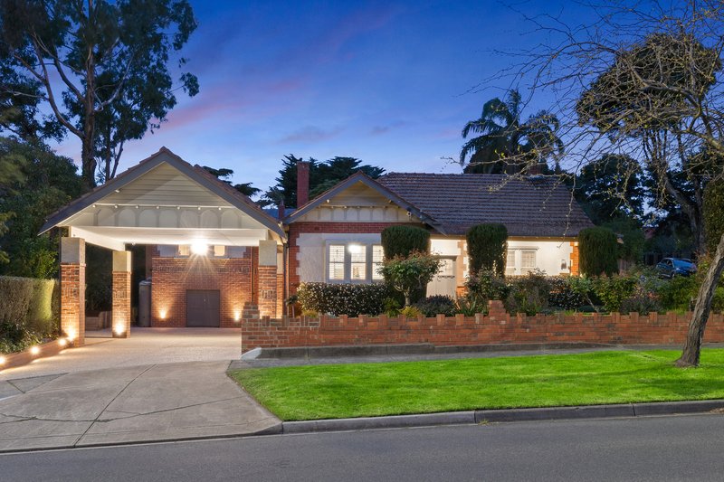 8 Great Valley Road, Glen Iris VIC 3146