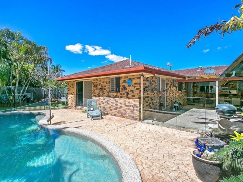 8 Greaves Court, Carrara QLD 4211