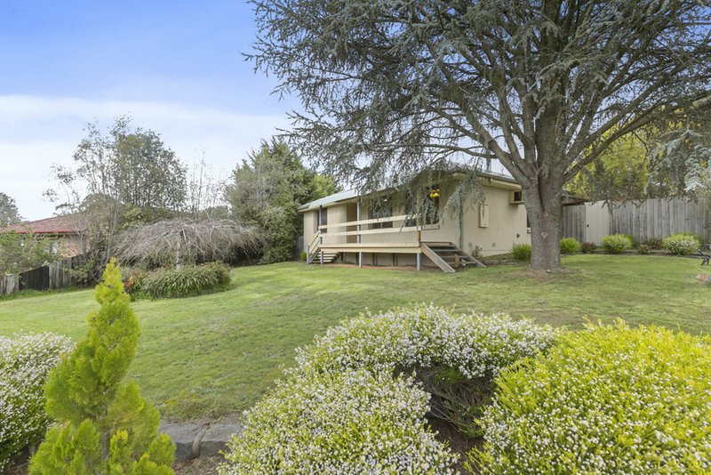 Photo - 8 Greenglades Court, Wandin North VIC 3139 - Image 2