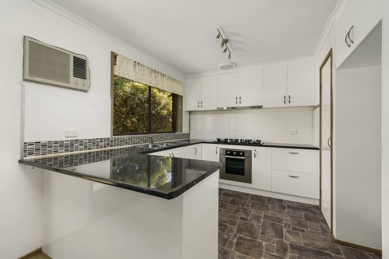 Photo - 8 Greenhill Rise, Hampton Park VIC 3976 - Image 3