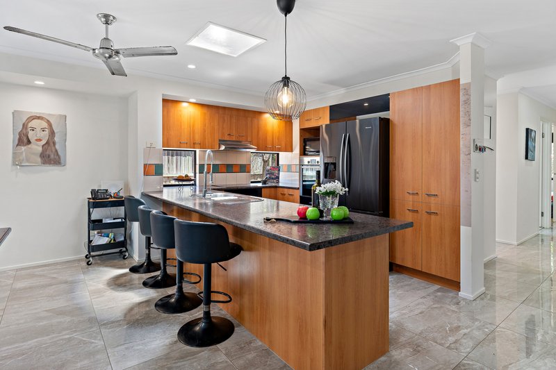 Photo - 8 Grevillea Place, Forest Lake QLD 4078 - Image 10