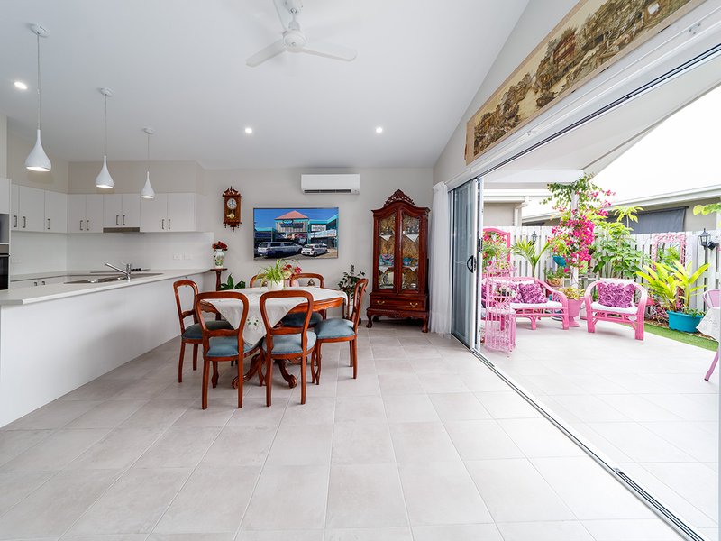 Photo - 8 Gull Way, Urangan QLD 4655 - Image 2