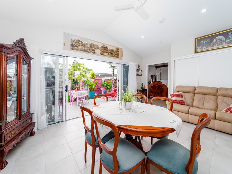 Photo - 8 Gull Way, Urangan QLD 4655 - Image 3