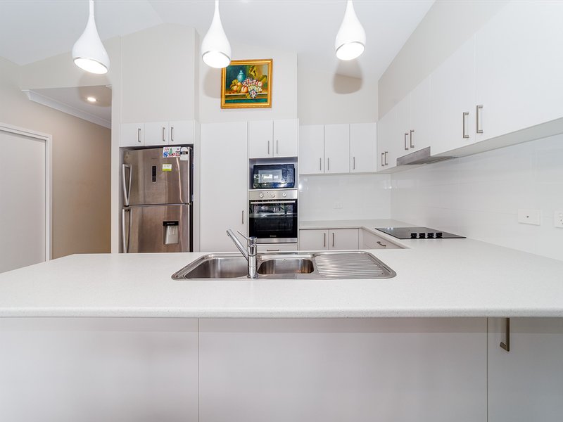 Photo - 8 Gull Way, Urangan QLD 4655 - Image 6