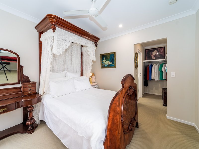 Photo - 8 Gull Way, Urangan QLD 4655 - Image 7
