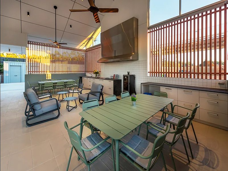 Photo - 8 Gull Way, Urangan QLD 4655 - Image 23
