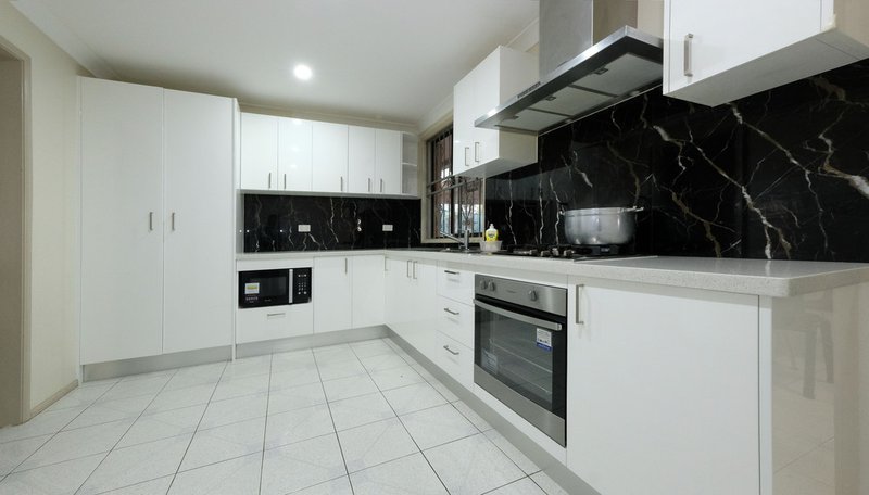 Photo - 8 Haddon Close, Bonnyrigg Heights NSW 2177 - Image 9