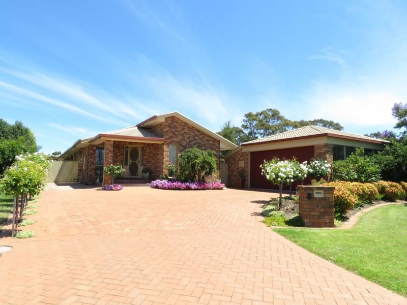 8 Hakea Court, Paynesville VIC 3880