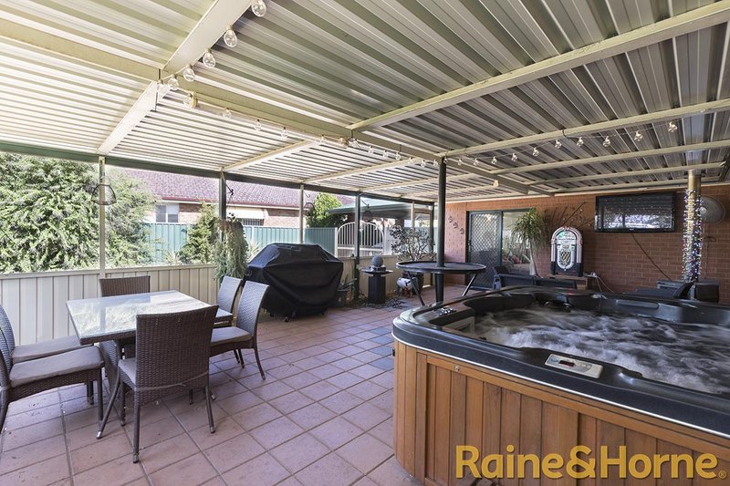 Photo - 8 Hakea Place, Dubbo NSW 2830 - Image 2