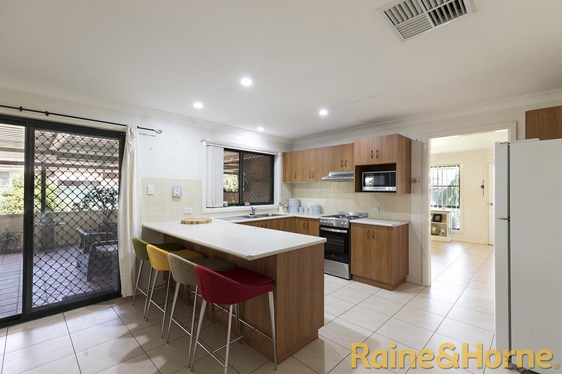 Photo - 8 Hakea Place, Dubbo NSW 2830 - Image 4