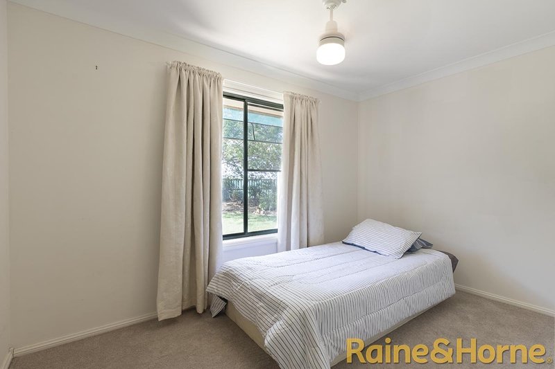 Photo - 8 Hakea Place, Dubbo NSW 2830 - Image 8