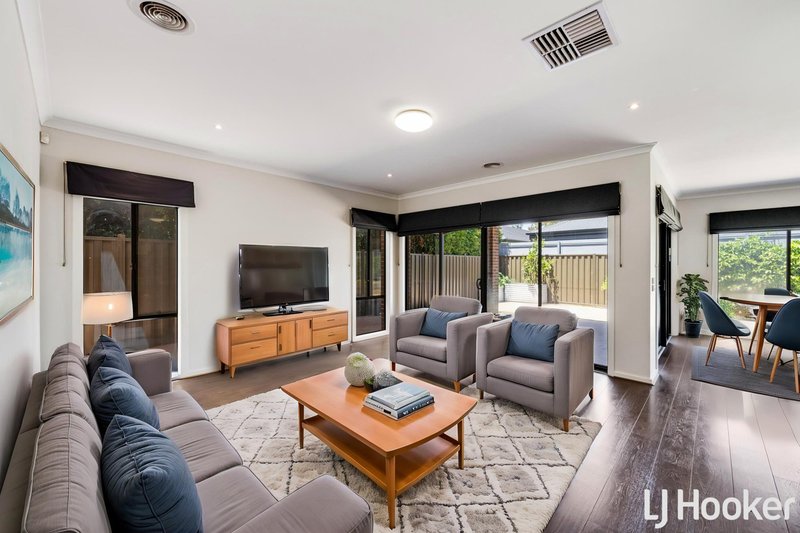 Photo - 8 Halford Way, Strathtulloh VIC 3338 - Image 4