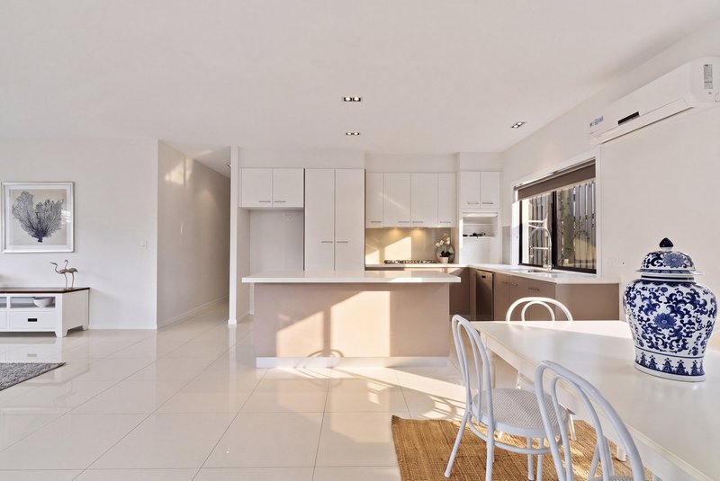 Photo - 8 Halifax Circuit, Pimpama QLD 4209 - Image 2