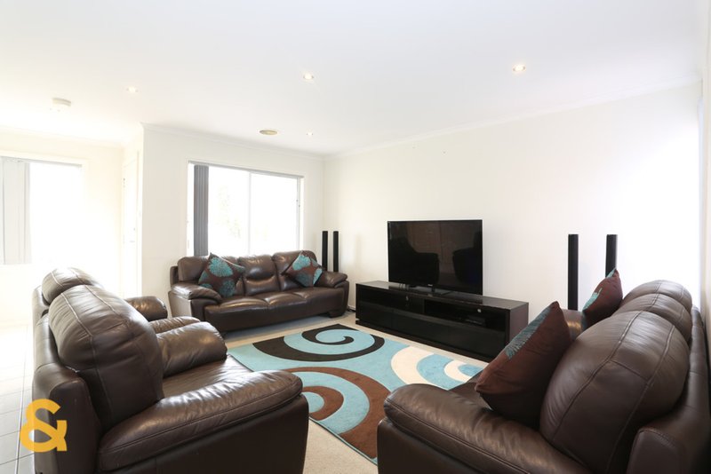 Photo - 8 Hammond Place, Roxburgh Park VIC 3064 - Image 2