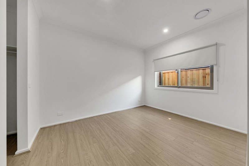 Photo - 8 Hampshire Avenue, Rockbank VIC 3335 - Image 2