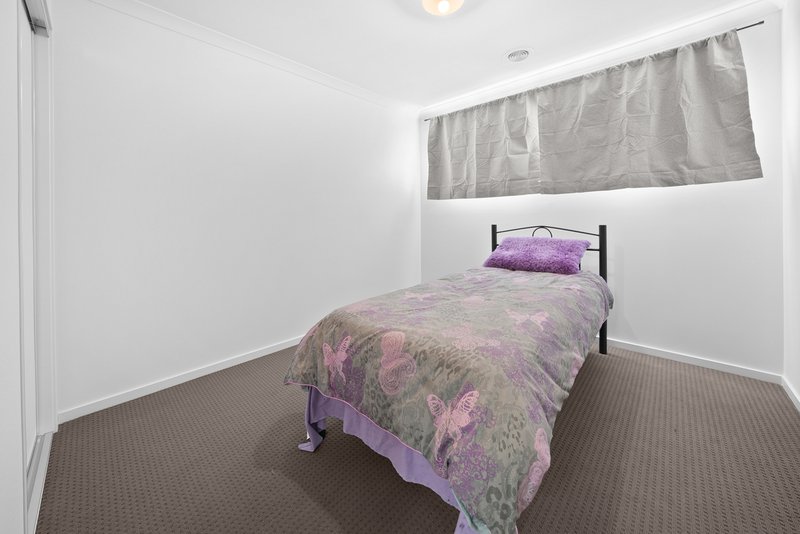 Photo - 8 Hanover Way, Mickleham VIC 3064 - Image 6