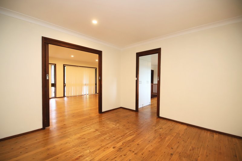 Photo - 8 Harden Crescent, Georges Hall NSW 2198 - Image 3