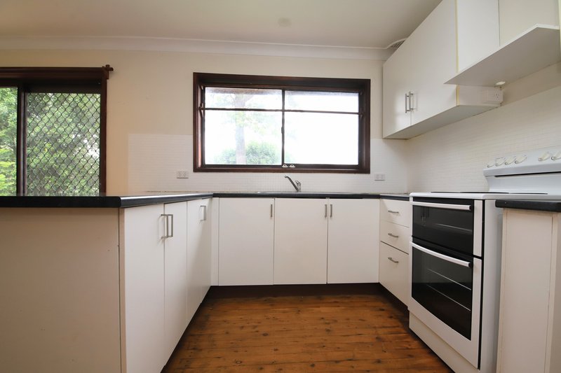 Photo - 8 Harden Crescent, Georges Hall NSW 2198 - Image 5