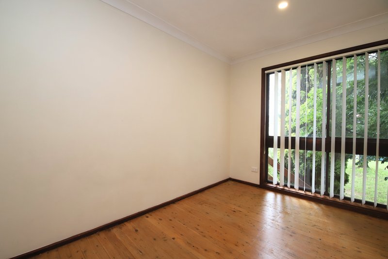 Photo - 8 Harden Crescent, Georges Hall NSW 2198 - Image 6