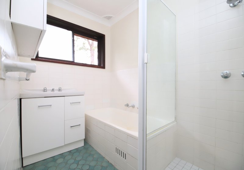 Photo - 8 Harden Crescent, Georges Hall NSW 2198 - Image 10