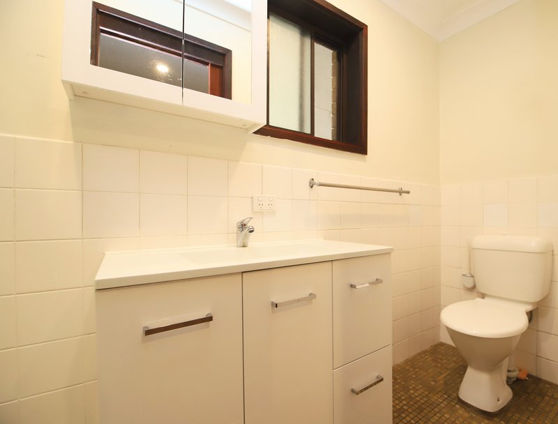 Photo - 8 Harden Crescent, Georges Hall NSW 2198 - Image 11