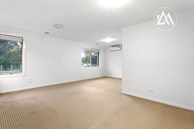 Photo - 8 Harmsworth Avenue, Langwarrin VIC 3910 - Image 4