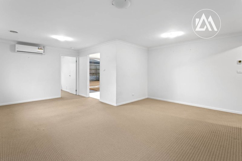 Photo - 8 Harmsworth Avenue, Langwarrin VIC 3910 - Image 5