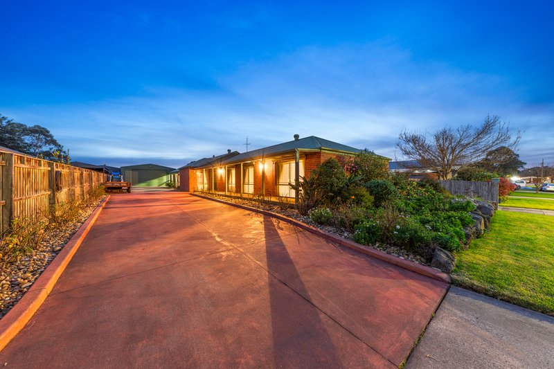 Photo - 8 Harness Place, Pakenham VIC 3810 - Image 2