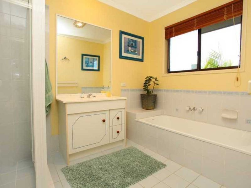 Photo - 8 Harrison Ct , Mudgeeraba QLD 4213 - Image 13