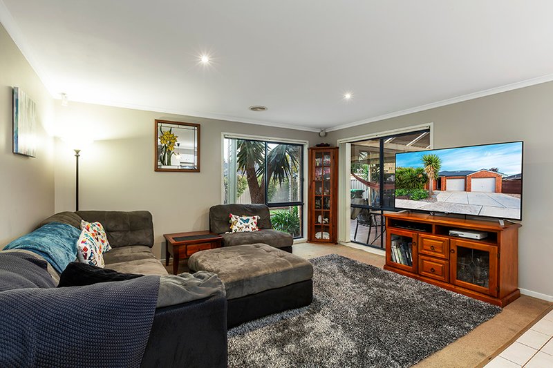 Photo - 8 Harrow Place, Truganina VIC 3029 - Image 5