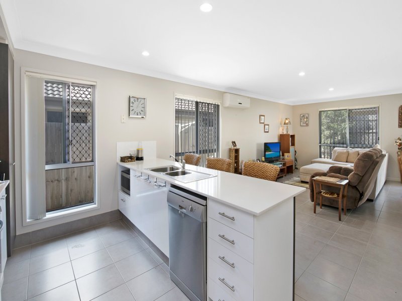 Photo - 8 Hartley Crescent, North Lakes QLD 4509 - Image 3