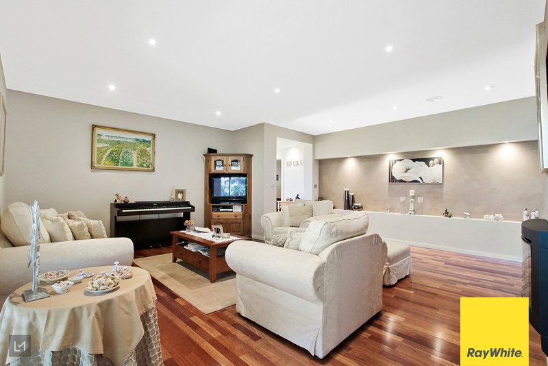 Photo - 8 Harvest Way, Werribee VIC 3030 - Image 2