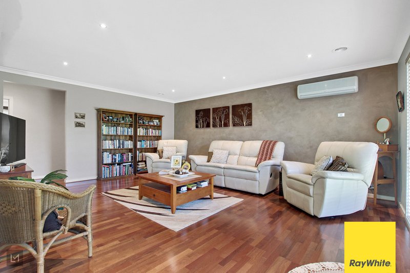 Photo - 8 Harvest Way, Werribee VIC 3030 - Image 3