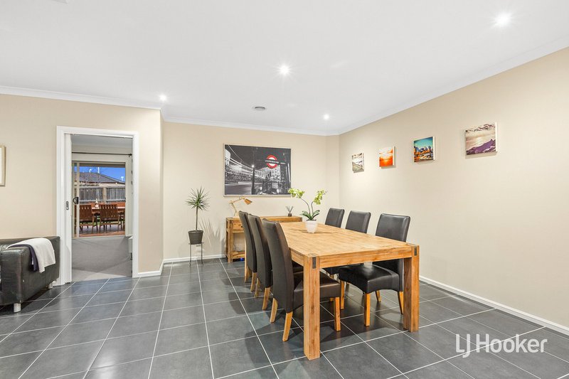 Photo - 8 Haslewood Street, Point Cook VIC 3030 - Image 7