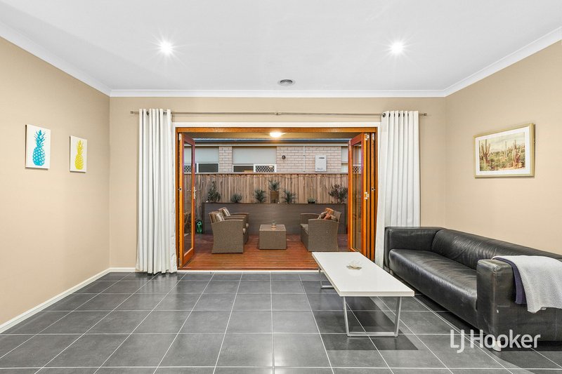 Photo - 8 Haslewood Street, Point Cook VIC 3030 - Image 9