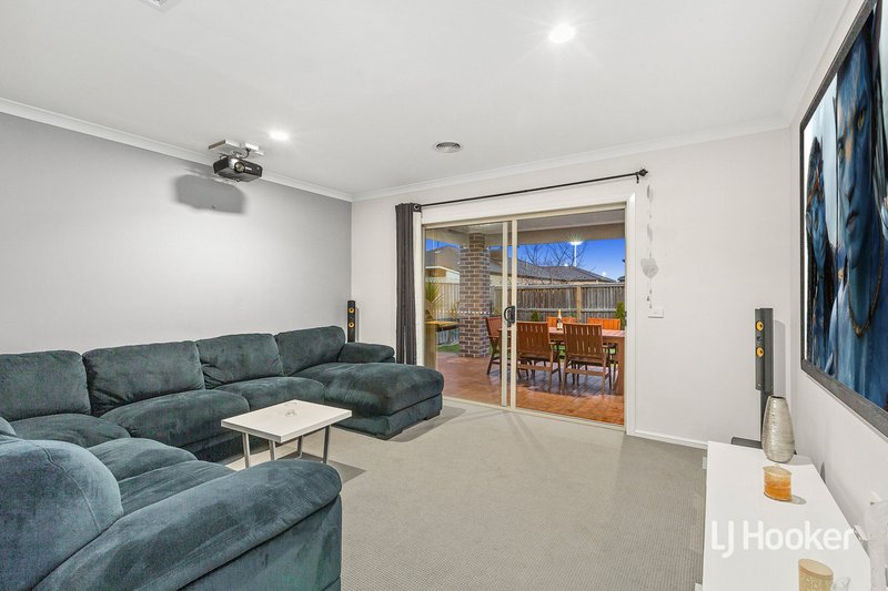 Photo - 8 Haslewood Street, Point Cook VIC 3030 - Image 10