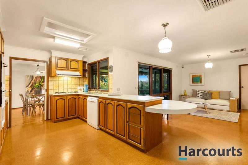 Photo - 8 Hassett Court, Wantirna South VIC 3152 - Image 4